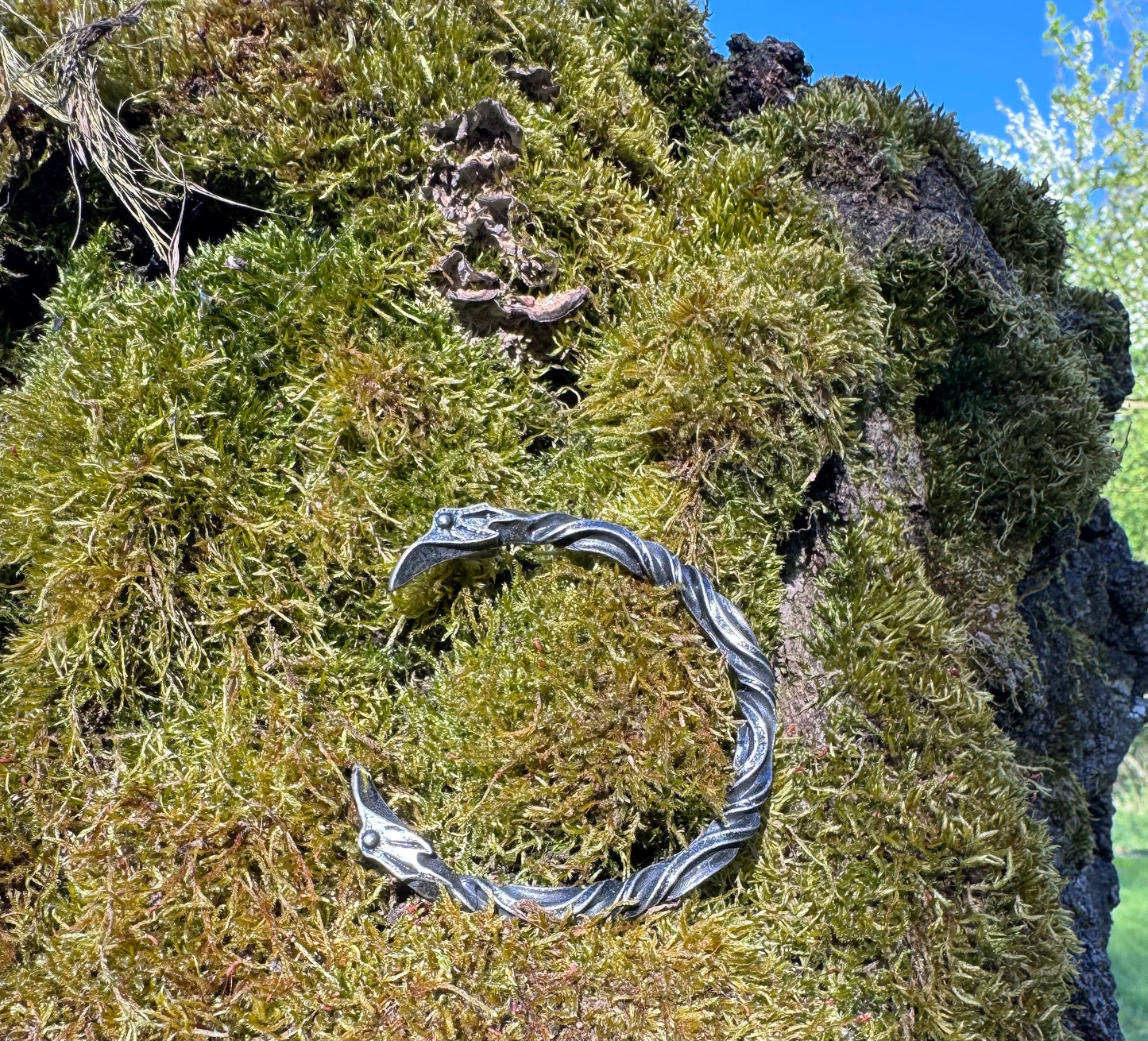 Wikinger-Armreif "Odins Raben" – Handgeschmiedete Optik – Nordischer Söldner-Schmuck