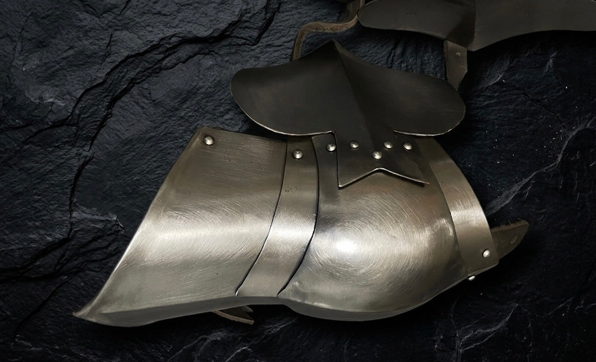 Mittelalterliche Kniebuckel (Knieschutz) aus 1,5-2mm Baustahl – Paar – Ideal für LARP & Reenactment