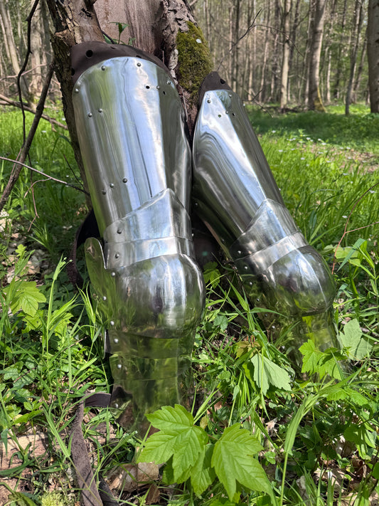 Vollbeinschutz aus Edelstahl – Mittelalter Rüstung für LARP & Reenactment