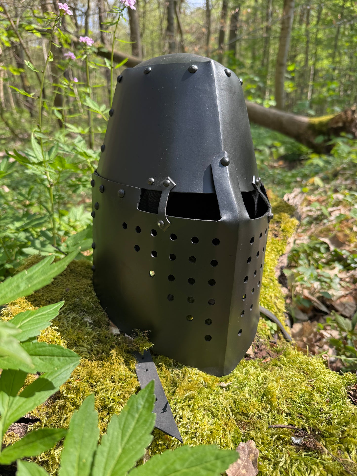 Topfhelm "Bolzano" (14. Jh.) – Schwarzes Finish & Profi-Polsterung (2mm)