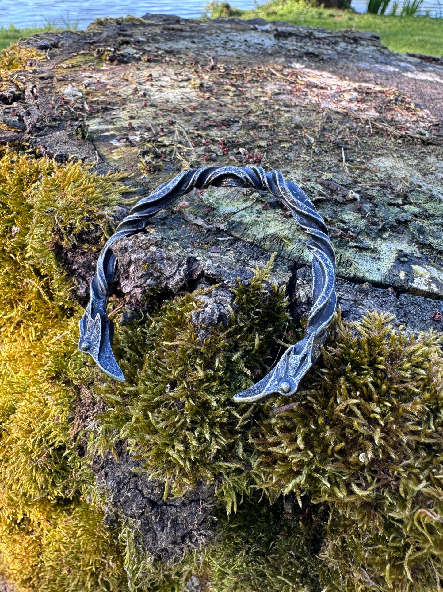 Wikinger-Armreif "Odins Raben" – Handgeschmiedete Optik – Nordischer Söldner-Schmuck