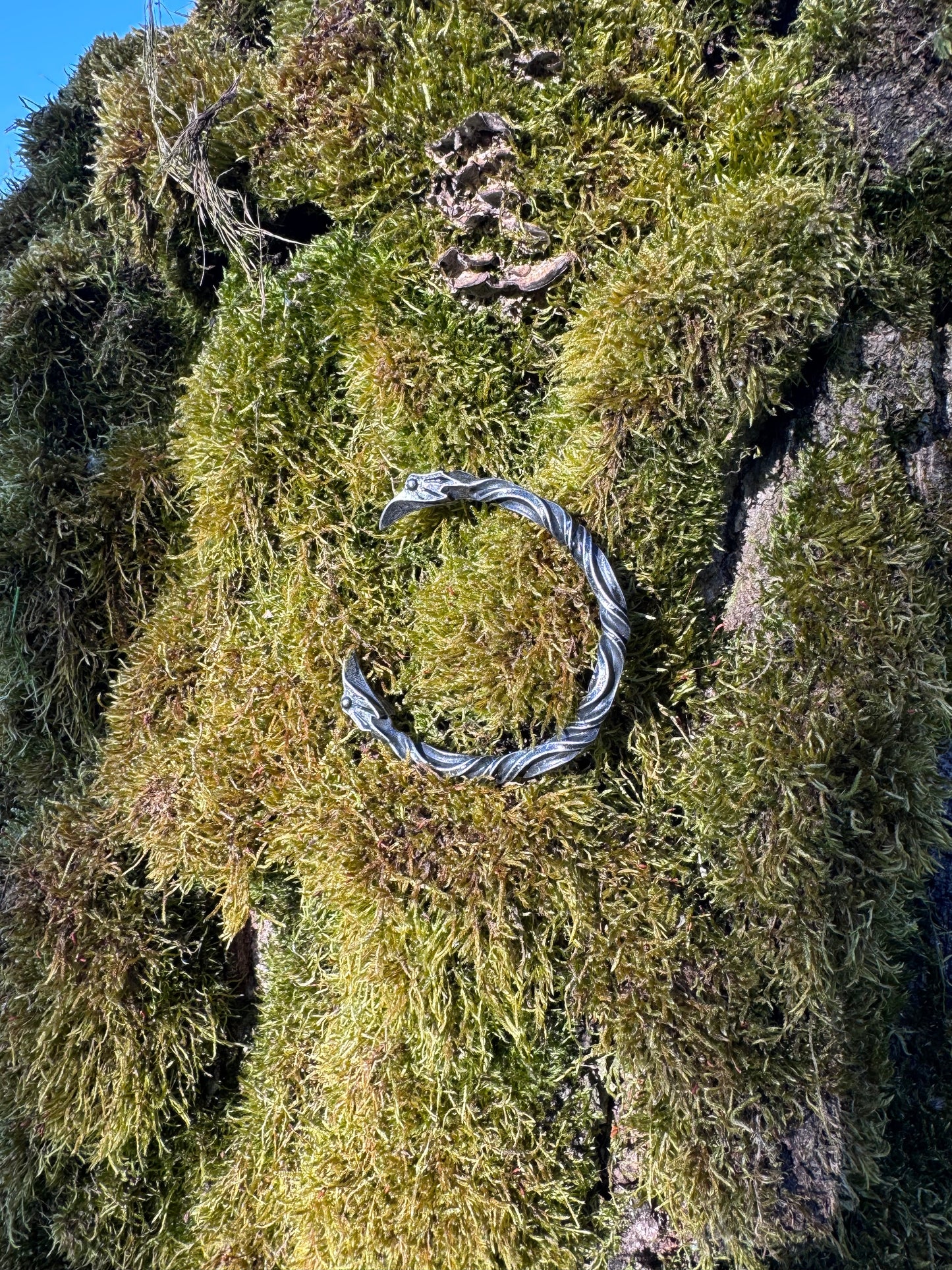 Wikinger-Armreif "Odins Raben" – Handgeschmiedete Optik – Nordischer Söldner-Schmuck