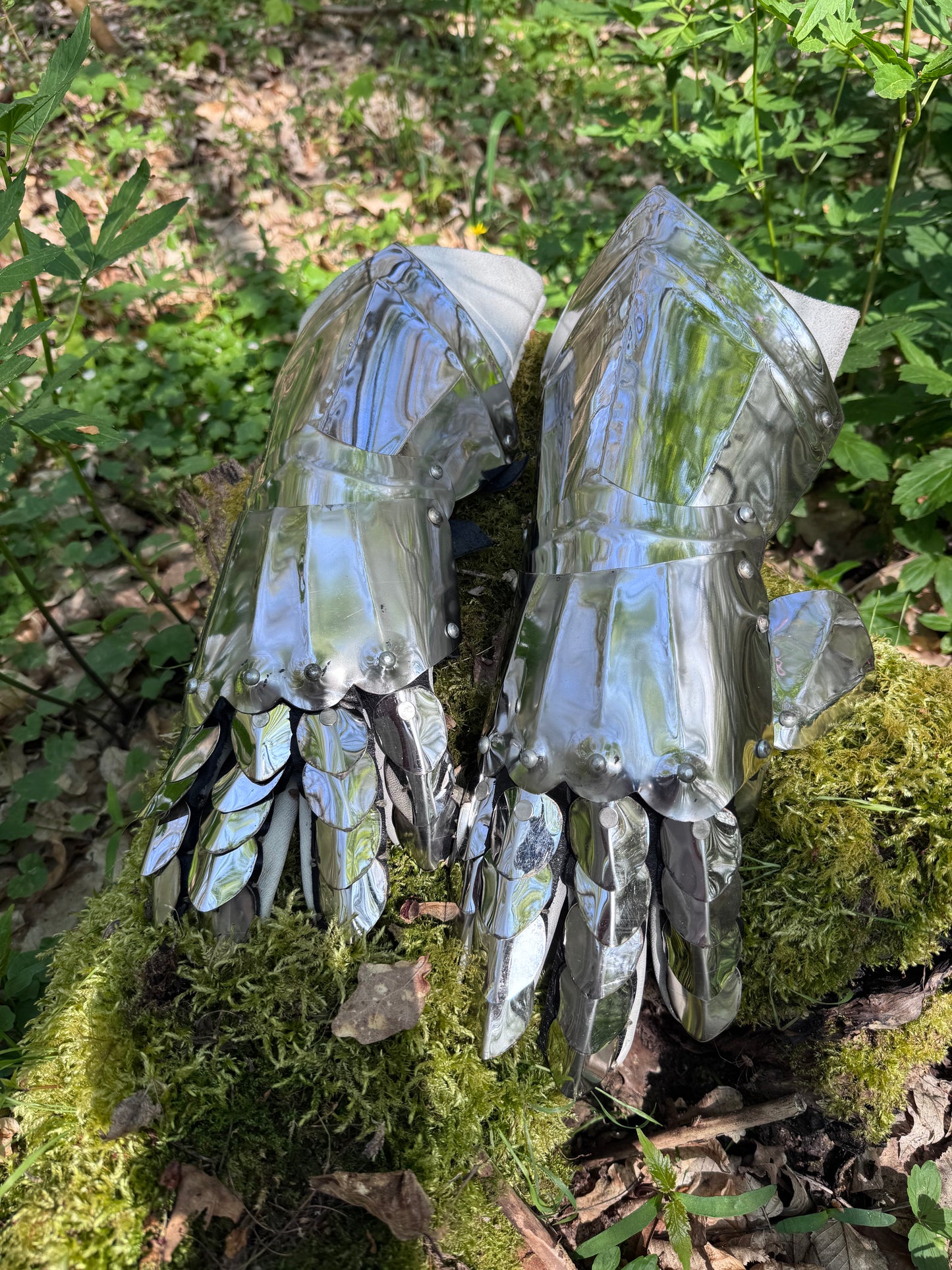 Mittelalterliche Sanduhrhandschuhe aus Edelstahl (1,0-1,2 mm) – Rostfrei & LARP-bereit