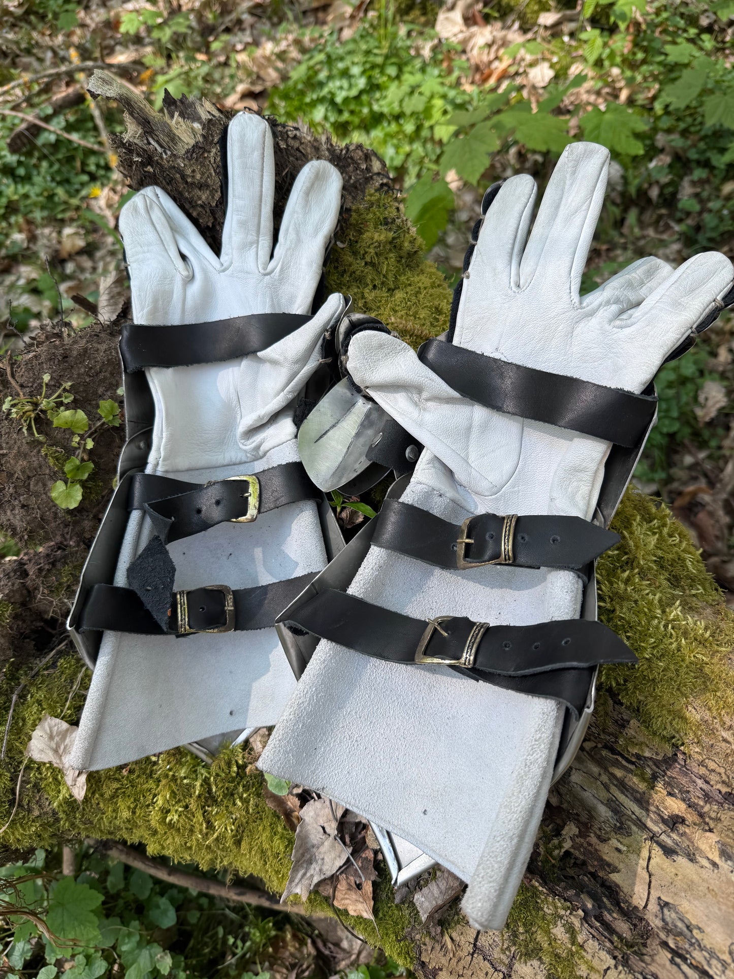 Mittelalterliche Sanduhrhandschuhe aus Edelstahl (1,0-1,2 mm) – Rostfrei & LARP-bereit