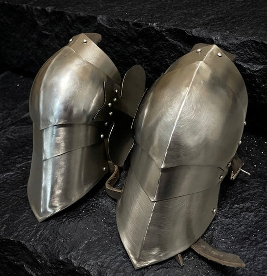 Mittelalterliche Kniebuckel (Knieschutz) aus 1,5-2mm Baustahl – Paar – Ideal für LARP & Reenactment