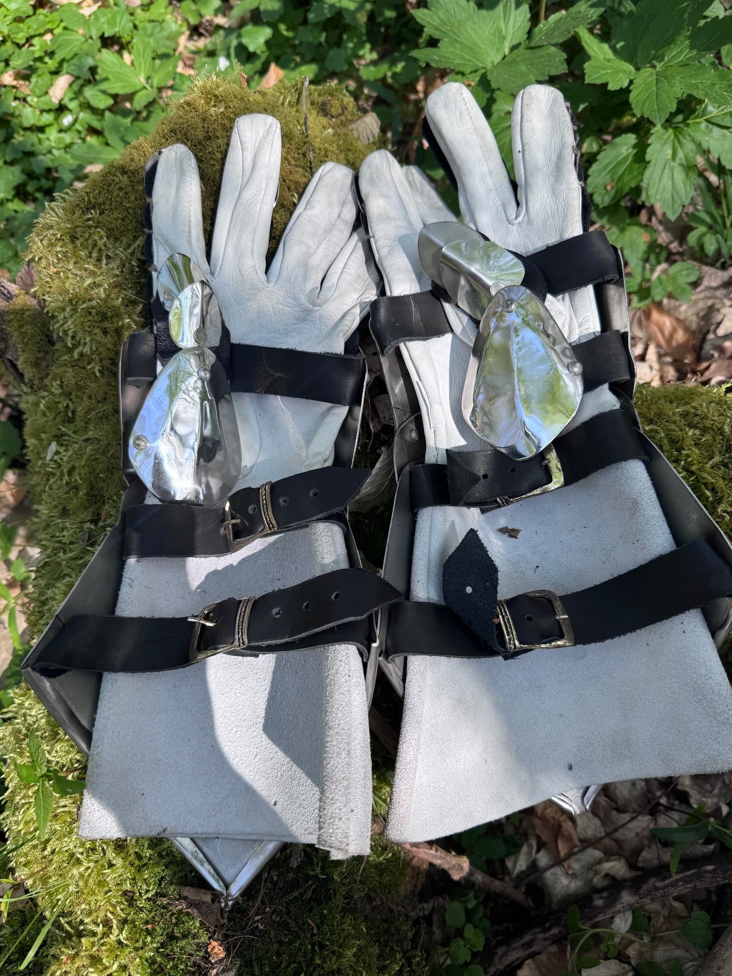 Mittelalterliche Sanduhrhandschuhe aus Edelstahl (1,0-1,2 mm) – Rostfrei & LARP-bereit