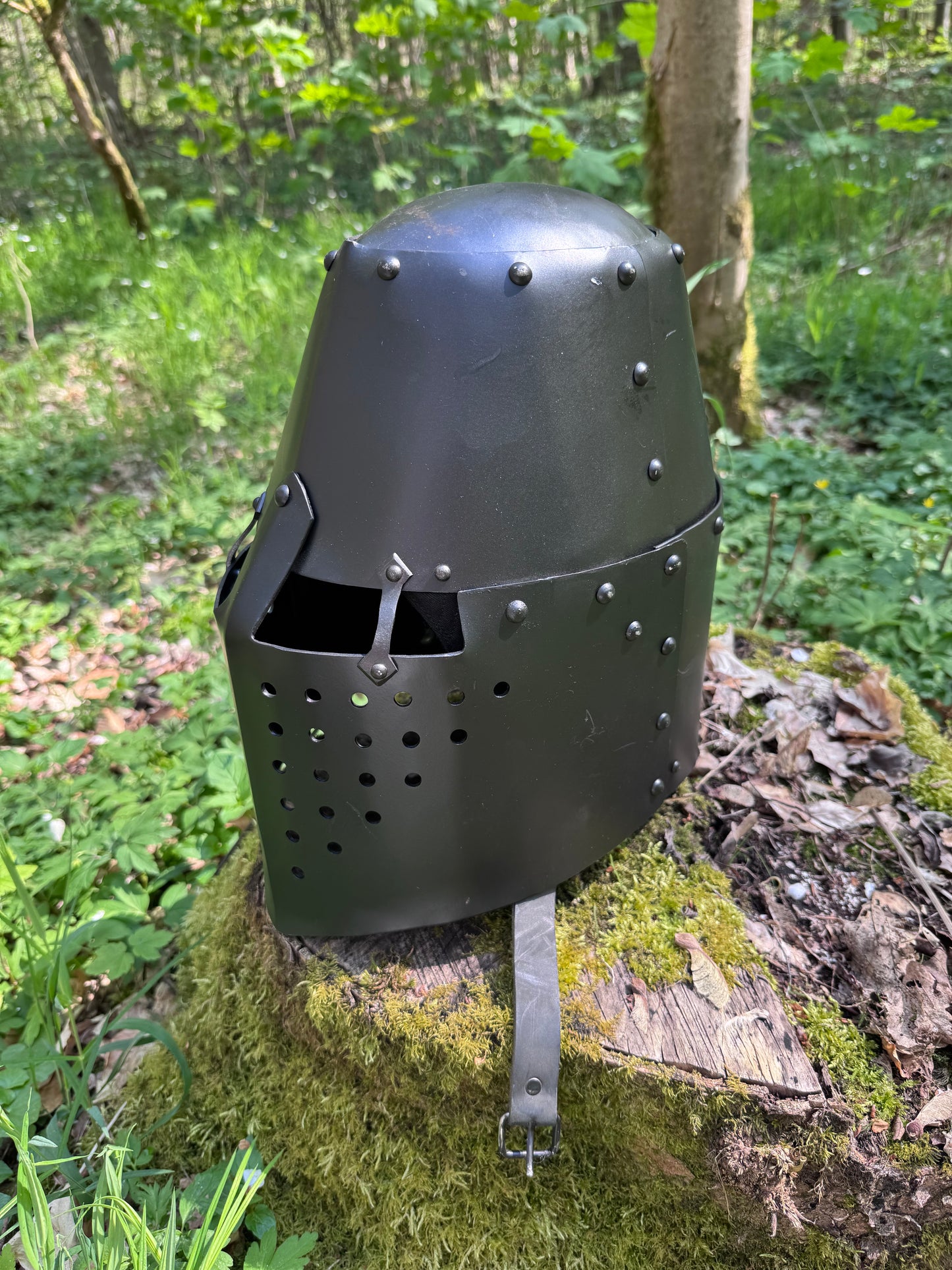 Topfhelm "Bolzano" (14. Jh.) – Schwarzes Finish & Profi-Polsterung (2mm)