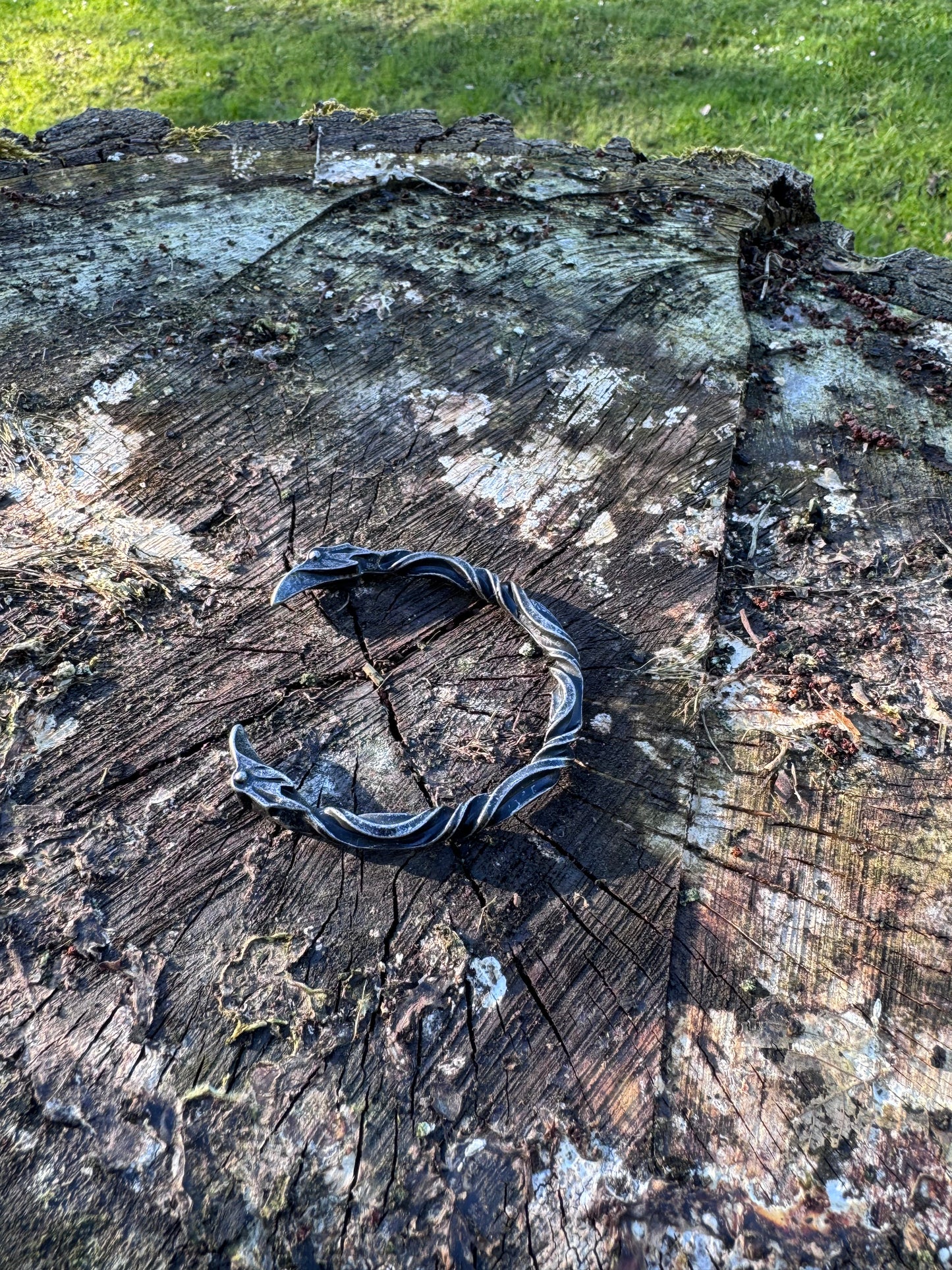 Wikinger-Armreif "Odins Raben" – Handgeschmiedete Optik – Nordischer Söldner-Schmuck
