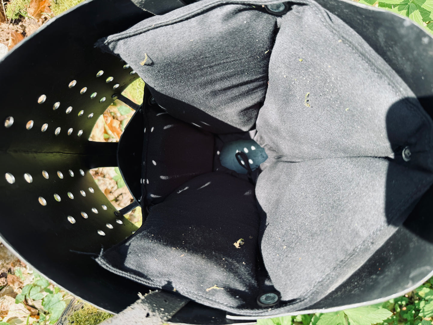 Topfhelm "Bolzano" (14. Jh.) – Schwarzes Finish & Profi-Polsterung (2mm)