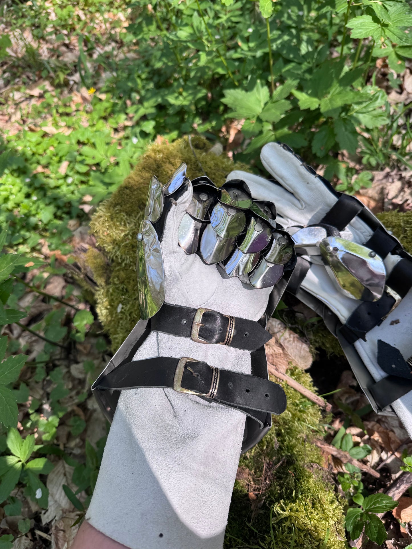 Mittelalterliche Sanduhrhandschuhe aus Edelstahl (1,0-1,2 mm) – Rostfrei & LARP-bereit