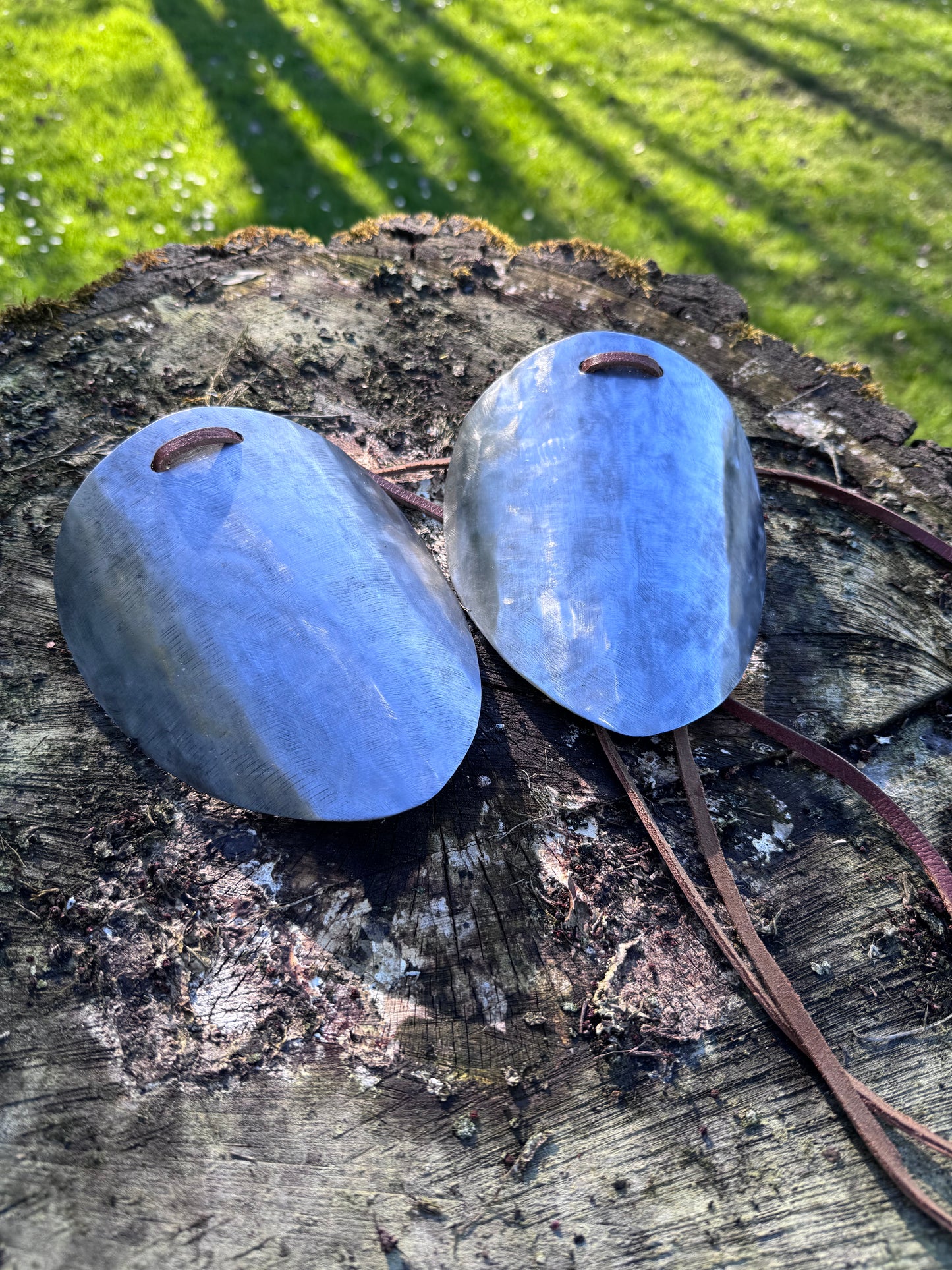 Schulterpanzer "Blütenblätter" aus 1mm Stahl – LARP Rüstung