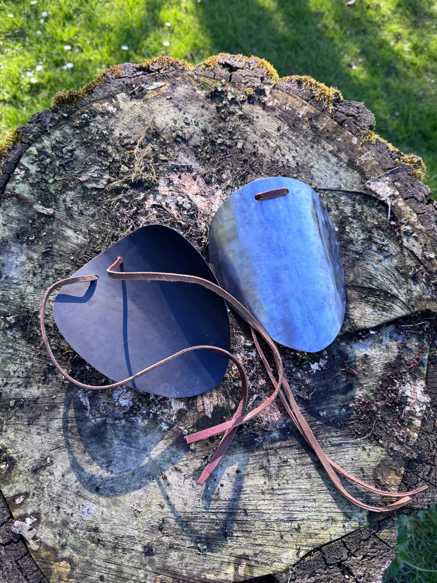 Schulterpanzer "Blütenblätter" aus 1mm Stahl – LARP Rüstung