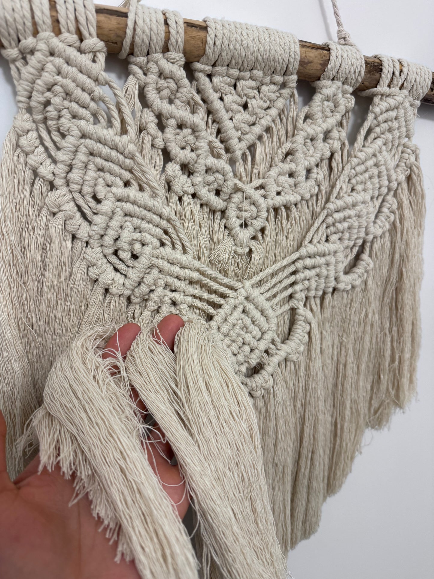 Handgefertigter Makramee-Wandbehang im Boho-Stil – Natürliche Wanddeko