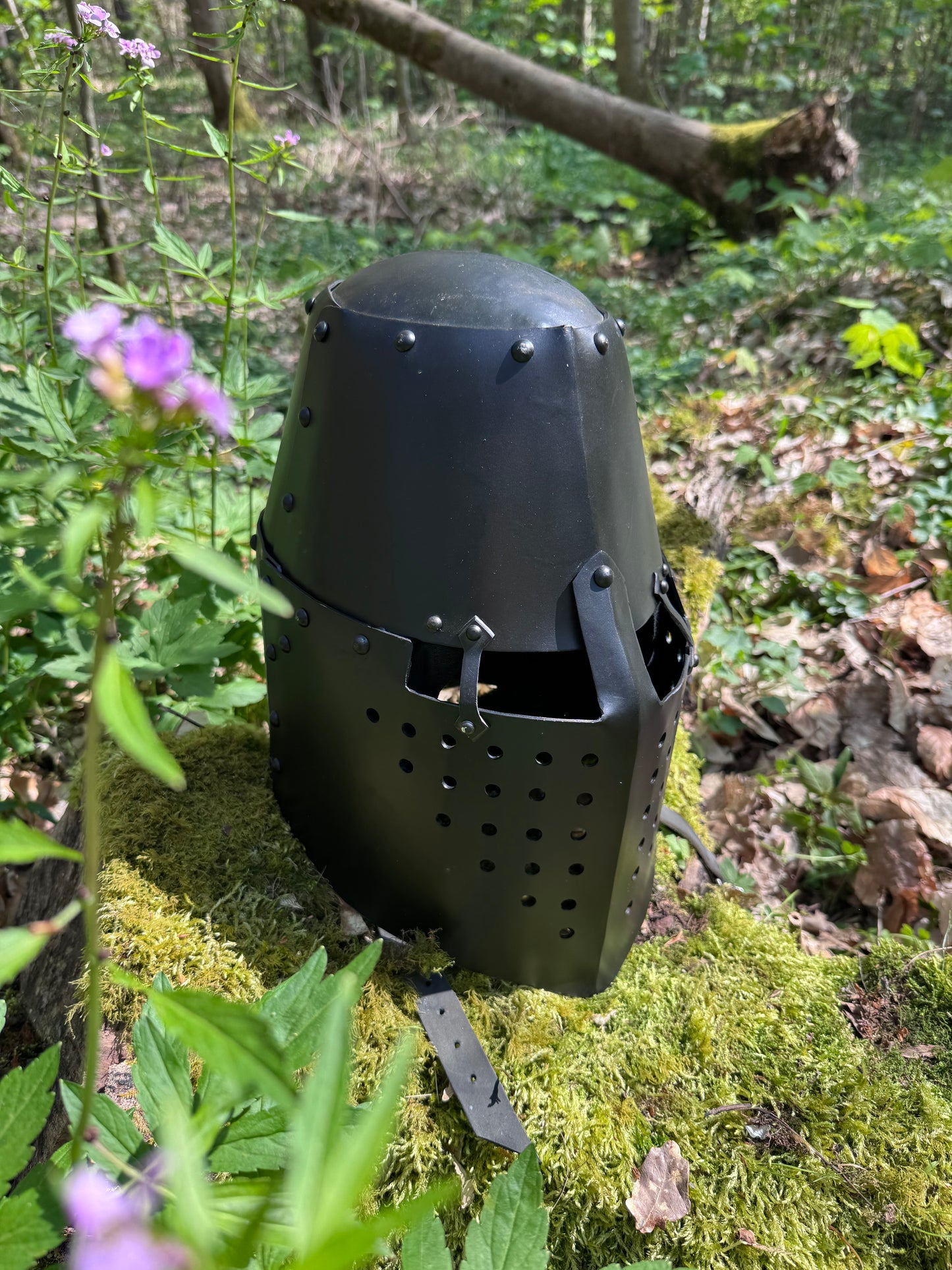 Topfhelm "Bolzano" (14. Jh.) – Schwarzes Finish & Profi-Polsterung (2mm)