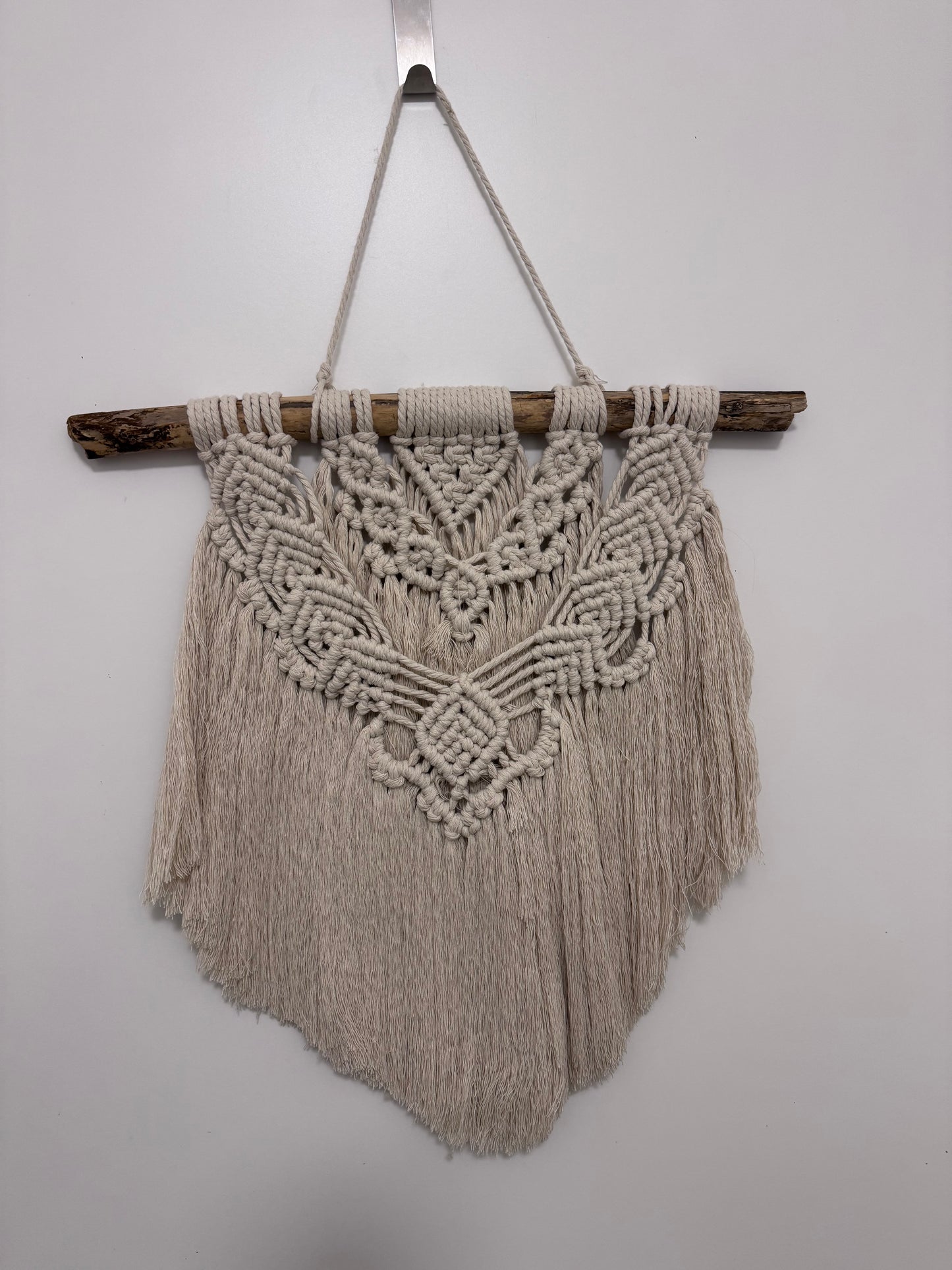 Handgefertigter Makramee-Wandbehang im Boho-Stil – Natürliche Wanddeko