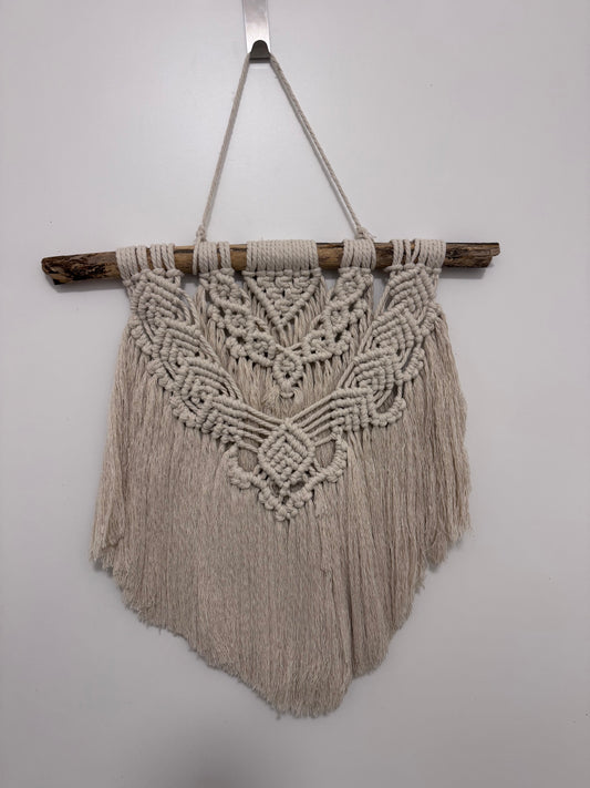 Handgefertigter Makramee-Wandbehang im Boho-Stil – Natürliche Wanddeko