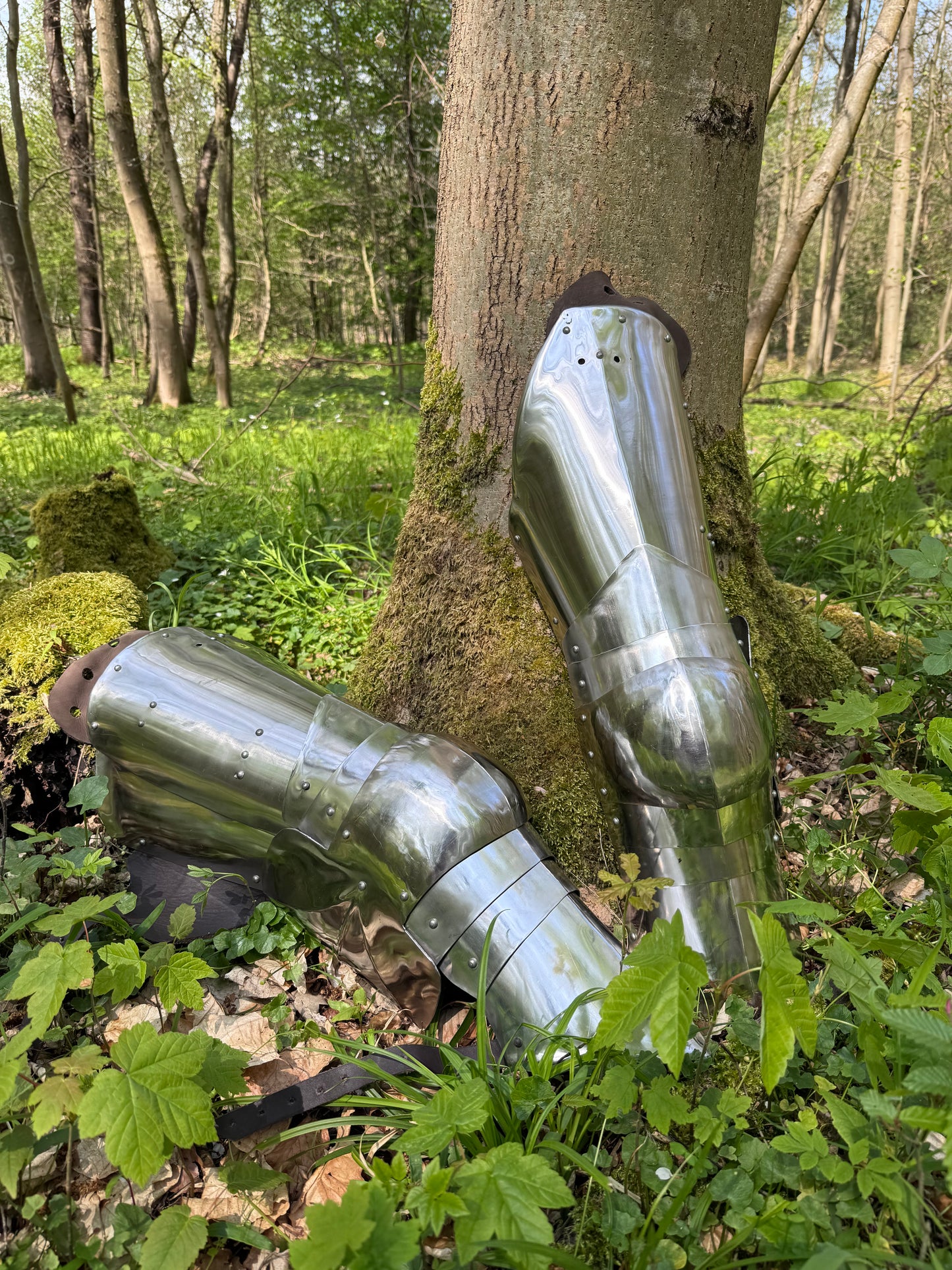 Vollbeinschutz aus Edelstahl – Mittelalter Rüstung für LARP & Reenactment
