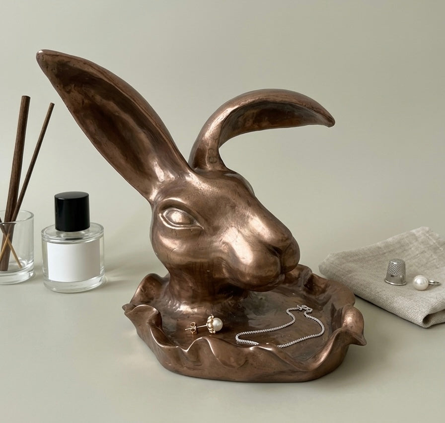 Massive Keramik-Schale "Hase" – Handgemachte Ablage für Schlüssel & Deko